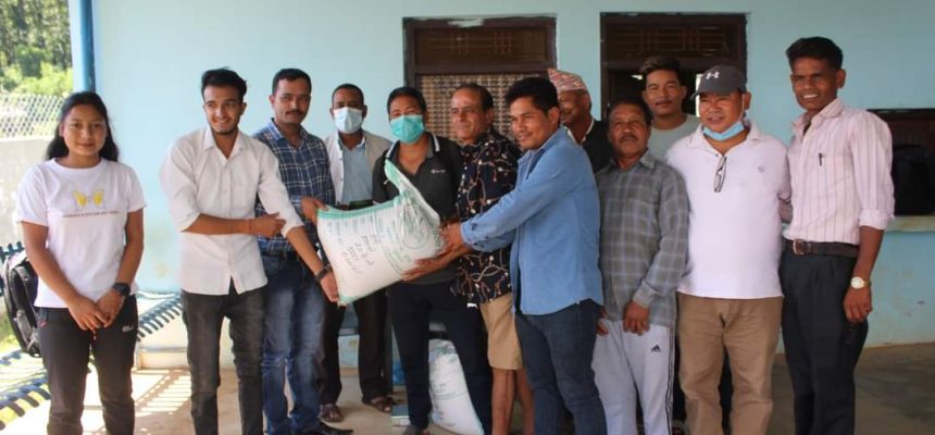 ग्रीन फाउन्डेसन नेपाल द्वारा तुलसीपुर ४ मा किसानलाई उन्नत जातको तोरी र टमाटरको विउ वितरण, किसान खुशी